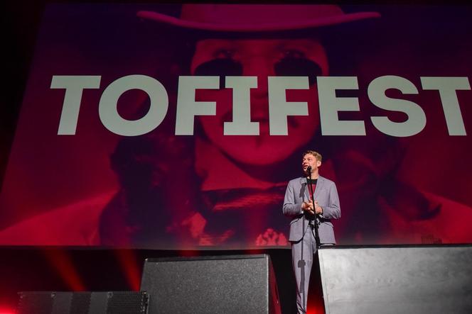 Tofifest 2024 otwarty! Magdalena Różczka, Ewa Wiśniewska i Kafka Jaworska uśmiechały się od ucha do ucha w Toruniu. Zdjęcia z uroczystej gali