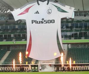 Legia z hukiem rusza po tytuł. Warszawski klub z wielką pompą zaprezentował kadrę na nowy sezon