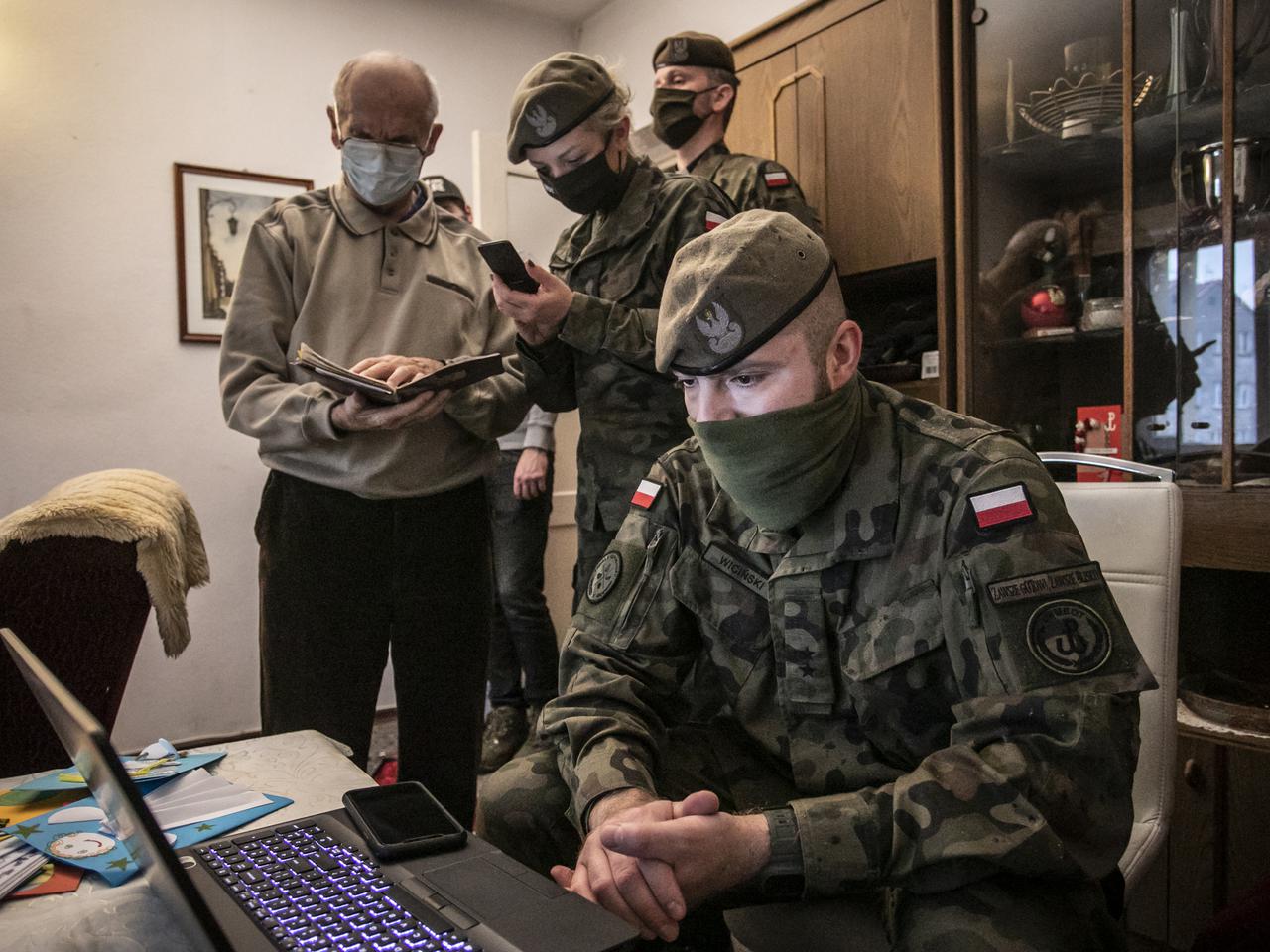 Terytorialsi wspierają seniorów w szczepieniach