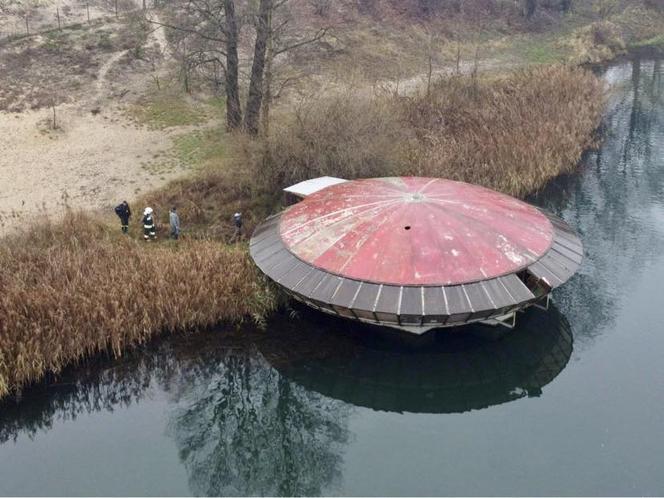 Pływająca restauracja UFO na Pogorii trafiła do biura rzeczy znalezionych