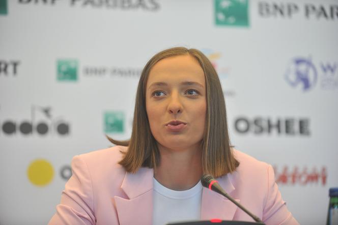 Świątek - Radwańska Transmisja TV Gdzie oglądać mecz Świątek - Radwańska w TV Na jakim programie mecz w Krakowie dzisiaj 23.07