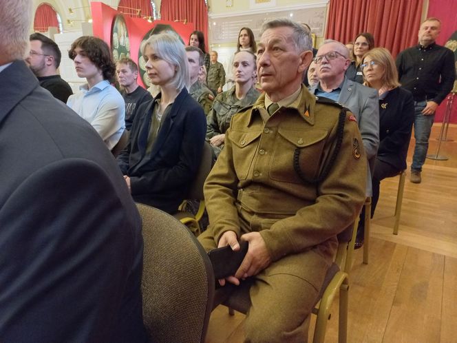 Wojenne pamiatki po Antonim Firleju w Muzuem Okręgowym w Lesznie. Był żołnierzem Dywizji Generała Maczka