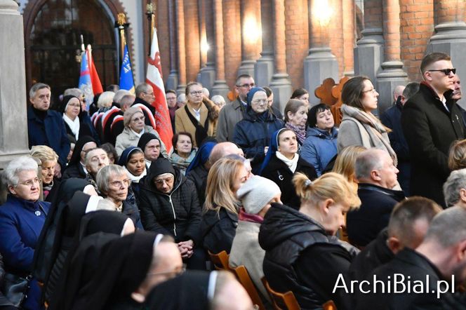 Wierni Archidiecezji Białostockiej pożegnali abp. Edwarda Ozorowskiego [ZDJĘCIA]