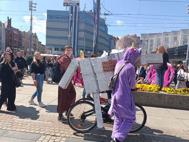 Korowód studencki rozpoczyna Juwenalia Śląskie 2025 w Katowicach