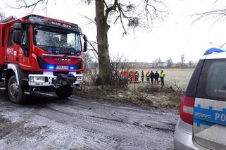 Śmiertelne potrącenie w powiecie nakielskim. Nie żyje 63-letnia kobieta! [ZDJĘCIA]