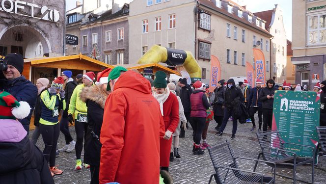 Bieg Mikołajów w Olsztynie. Około 400 osób pobiegło w charytatywnym celu [ZDJĘCIA]