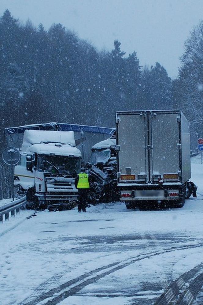 Zderzenie tirów w Komborni na Podkarpaciu