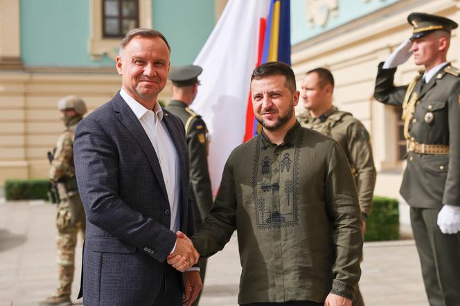 Duda pochwalił koszulę Zełenskiego. Wyjątkowy wzór podbił też serca internautów 