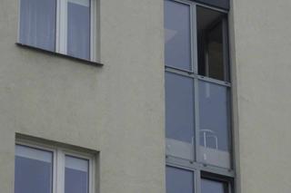 Kobieta runęła z wielkiej wysokości. Tragedia na Bemowie, nie było szans na ratunek