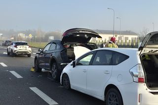 Wypadek i utrudnienia na drodze krajowej 73 w Kielcach. Dwie osoby w szpitalu