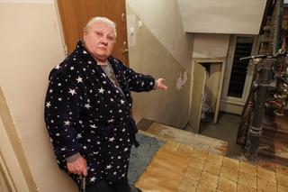 Schorowana staruszka załatwia się do wiadra, myje się u sąsiadki. Boję się, że umrę w tej norze