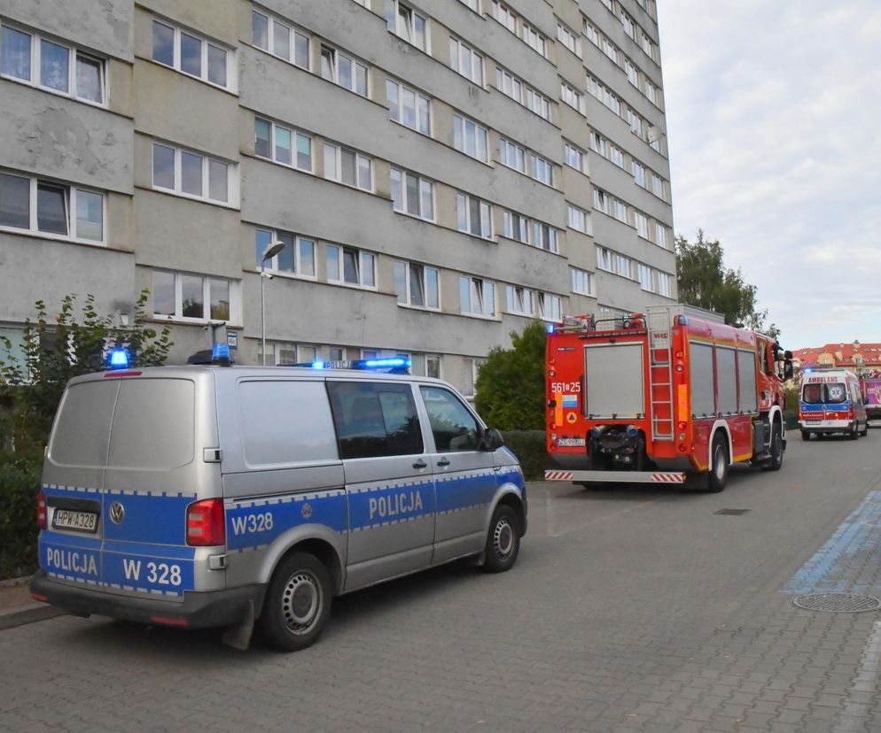 Wypadek w Świnoujściu. Mężczyzna wypadł z okna