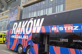 Raków nie zaniedbał niczego: po Kopenhadze piłkarzy wozi ich klubowy autokar. Przejechał ponad tysiąc kilometrów