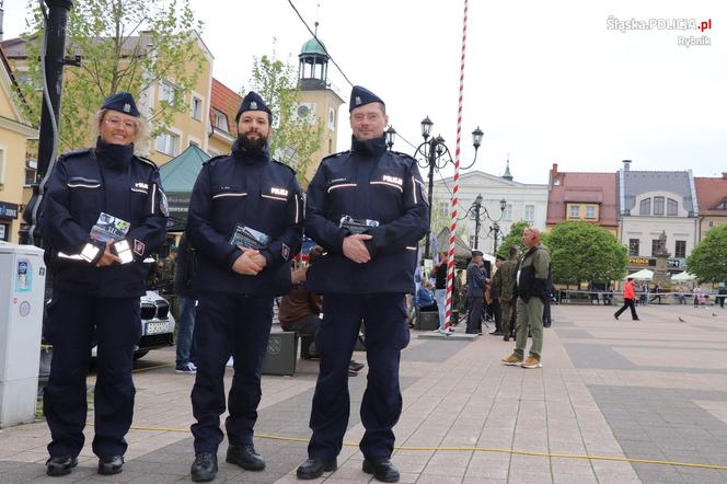 W Rybniku na rynku odbyło się ślubowanie klas mundurowych [ZDJĘCIA]