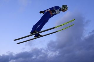 Aleksander Zniszczoł wreszcie wskoczył na podium! Historyczny sukces polskiego skoczka w Lahti [WYNIKI]