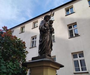 Ten zabytkowy budynek na Wilczej kryje niezwykłą historię. Właśnie trafił do rejestru!