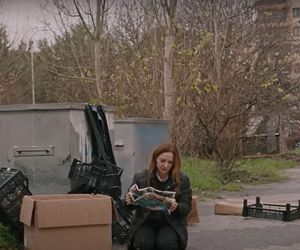 Wichrowe wzgórze. Songul wyląduje na ulicy! 