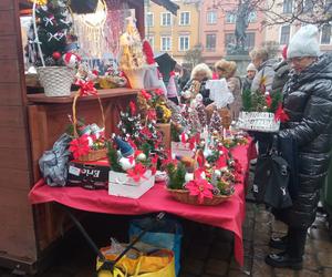 Wystawcy, kolędy i gadający renifer. W Grudziądzu rozpoczął się Jarmark Św. Mikołaja