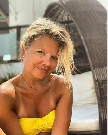 Marta Manowska na plaży w bikini