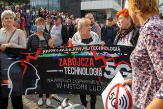 Polacy nie przyjmują mandatów za brak maseczek. BUNT! Sprawy trafiają do sądów. Koronawirus w Polsce