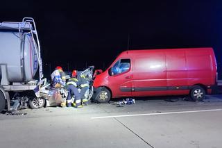 Zmiażdżony policyjny radiowóz na A4. Dwóch policjantów w szpitalu [ZDJĘCIA]