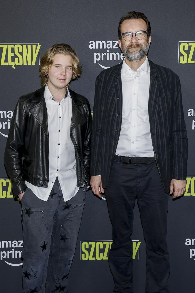 Premiera filmu "Szczęsny". Tomasz Kot z synem, brata piłkarza z rodziną i Quebonafide z partnerką [GALERIA]