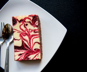 Sernik z malinowym musem: sprawdzony przepis