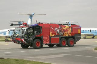 Nowe pojazdy Lotniskowej Straży Pożarnej 