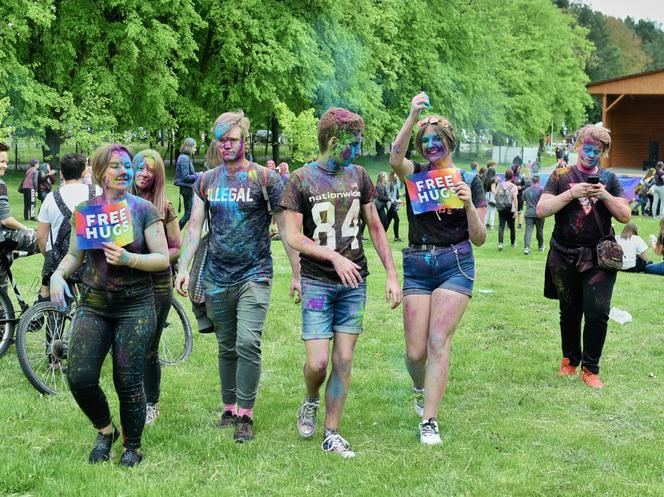 Lublin „wybuchł” kolorami. Holi Festival nad Zalewem Zemborzyckim