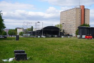 Miasteczko juwenaliowe w budowie