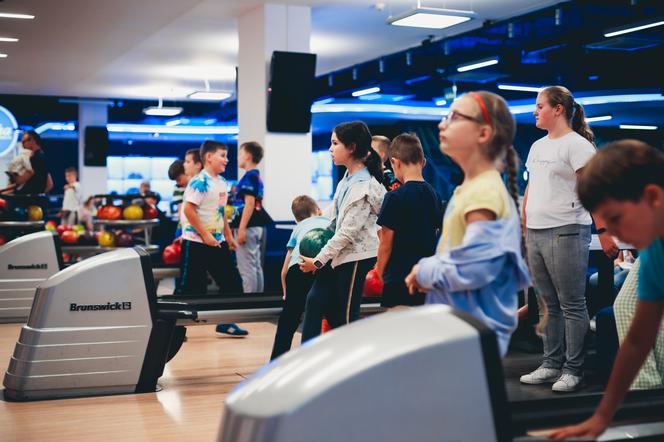 Aloha Food, Bowling & Club.