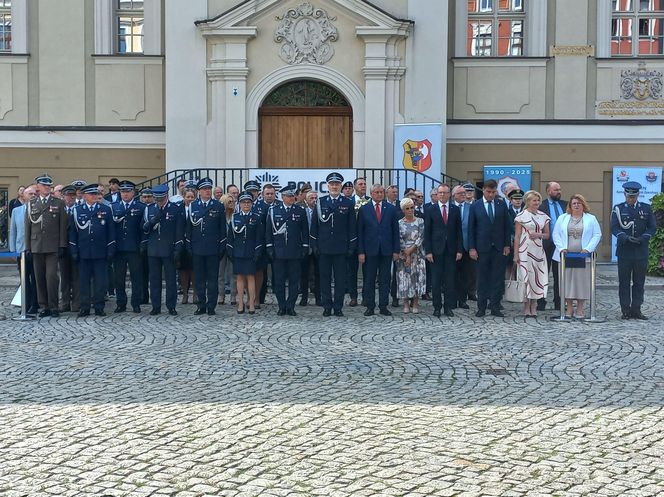 Trwają obchody Święta Policji w Lesznie. Świętują policjanci i policjantki