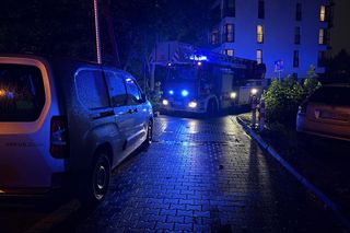 Z mieszkania na Mokotowie wydobywał się dym. W środku znaleziono ciało mężczyzny. Leżało wśród szalejących płomieni