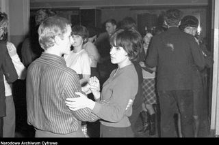 QUIZ PRL. Miłosne hity Polski Ludowej. W PRL-u to nucili zakochani