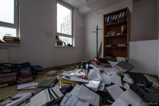 Zlikwidowana szkoła nadal straszy [GALERIA]