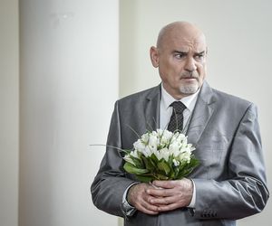 Gwiazdor Na Wspólnej zaatakowany przez fankę! Niech pan już przestanie chlać!