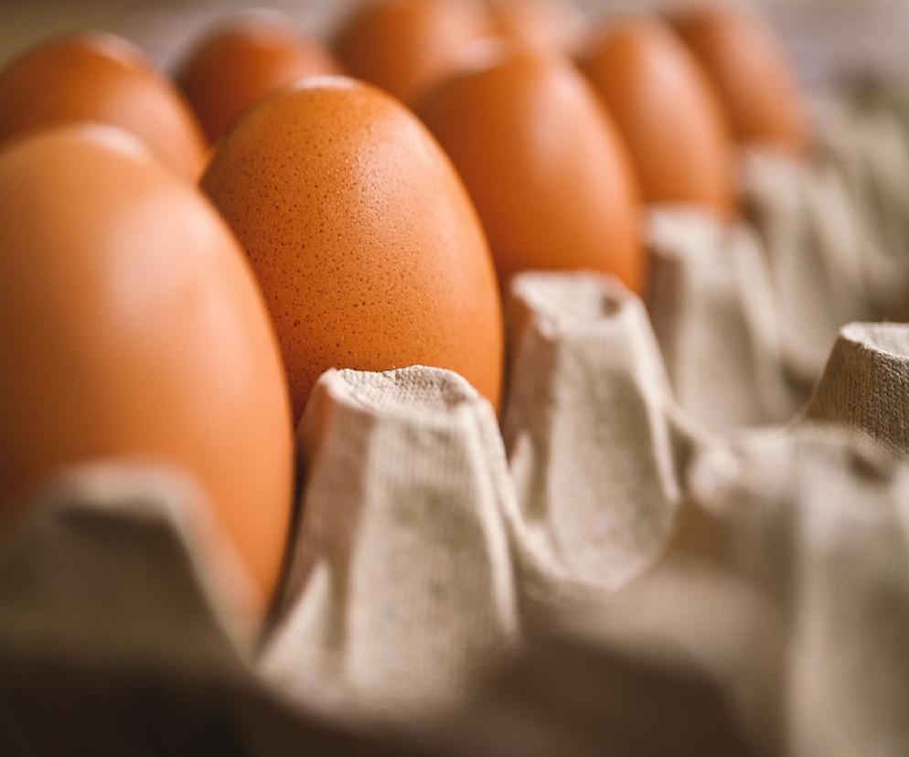 Ceny jajek przed świętami wielkanocnymi poszybowały w górę. Wiemy, kiedy będzie taniej! 