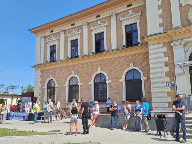 Protest przed siedzibą PKP Cargo w Tarnowskich Górach