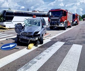 Wjechał prosto w autokar! W środku były 23 osoby