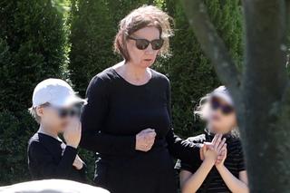 Barbara Sienkiewicz pochowała mamę. Dzieci dały babci wzruszający prezent. 