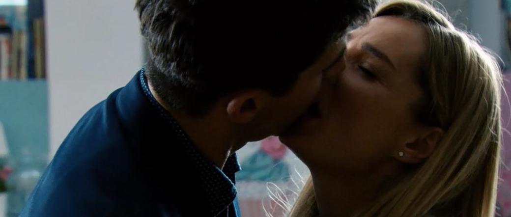 Przyjaciółki 6 sezon odc. 71. Inga (Małgorzata Socha), Robert (Krzysztof Wieszczek)