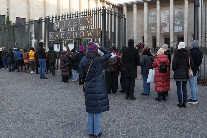 Warszawiacy szturmowali muzeum. Gigantyczne kolejki w ostatnim dniu wystawy obrazów Chełmońskiego