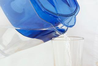 Czy warto filtrować wodę? Dzbankowe filtry do wody