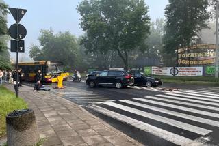 Wypadek na Złotnie w Łodzi. Autobus zderzył się czołowo z samochodem osobowym 