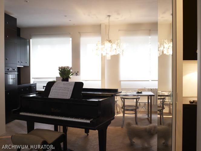 Wnętrze mieszkania z fortepianem w roli głównej czyli styl vintage w Warszawie