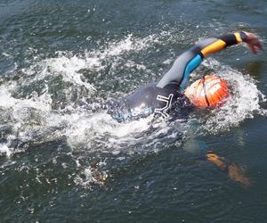 Upał, emocje i wielka woda w centrum Bydgoszczy. Ponad 400 osób wystartowało w Wodzie Bydgoskiej