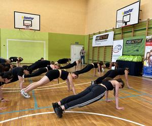 Lekcja WF z mistrzynią olimpijską w Zespole Szkół Technicznych w Koninie