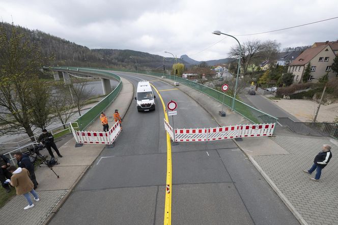 Most runął w ułamku sekundy. Huk obudził mieszkańców w nocy. Tak to mogło wyglądać w Chorzowie