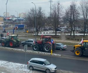 Protest rolników na Warmii i Mazurach. Setki ciągników blokują drogi regionu