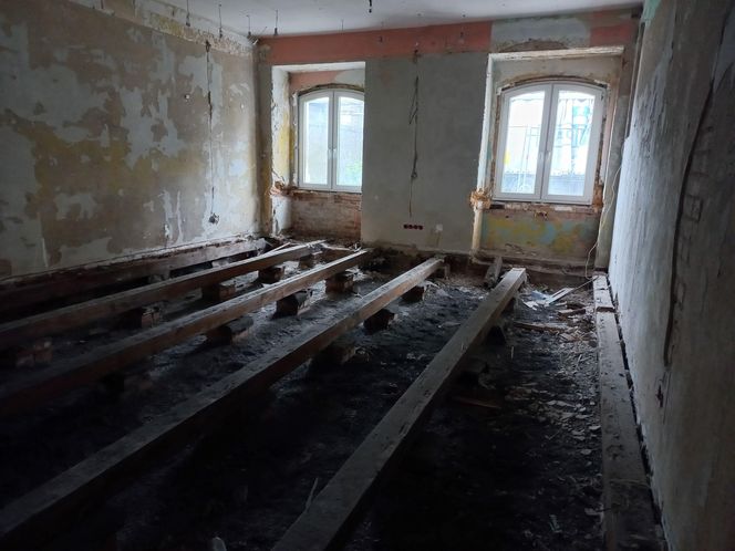 Zabytkowa kamienica przy Królowej Jadwigi w Lesznie odzyska dawny blask